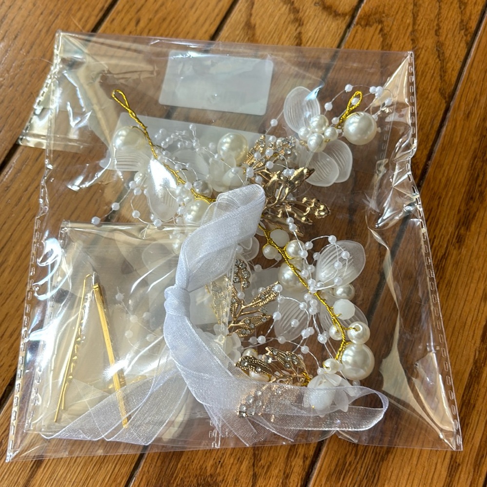 Kids flower beaded crown NWT